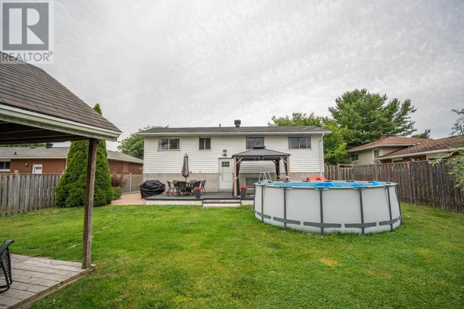 105 Laronde AVE - 36