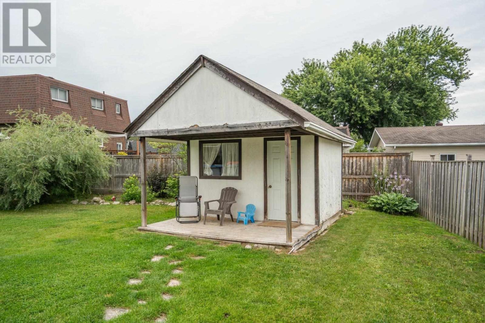 105 Laronde AVE - 37
