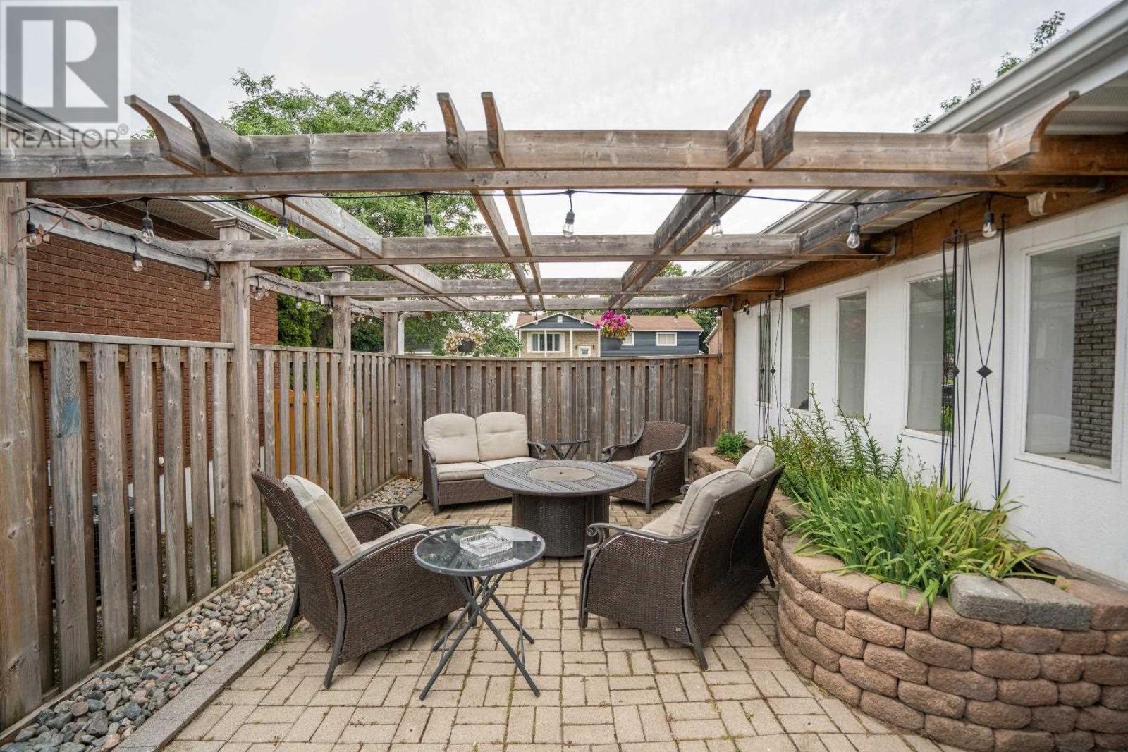 105 Laronde AVE - Image 40