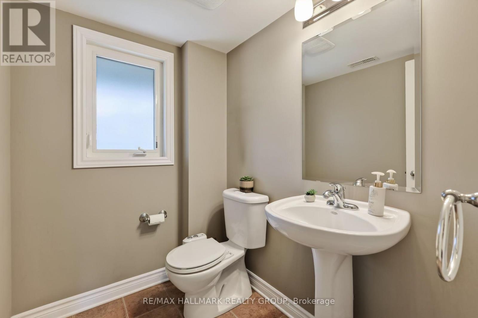 2 Bed, 3 Bath House for Sale in Ottawa – 62 ARGENT PRIVATE, Ottawa – MLS# X13643586 - Image 25