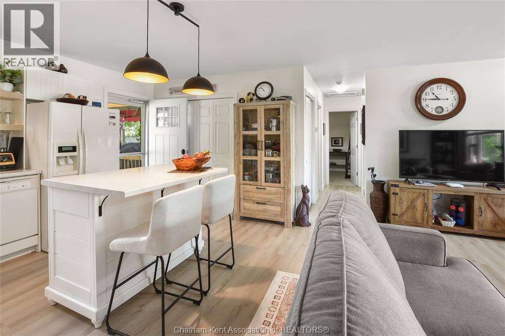 8585 James STREET - 12