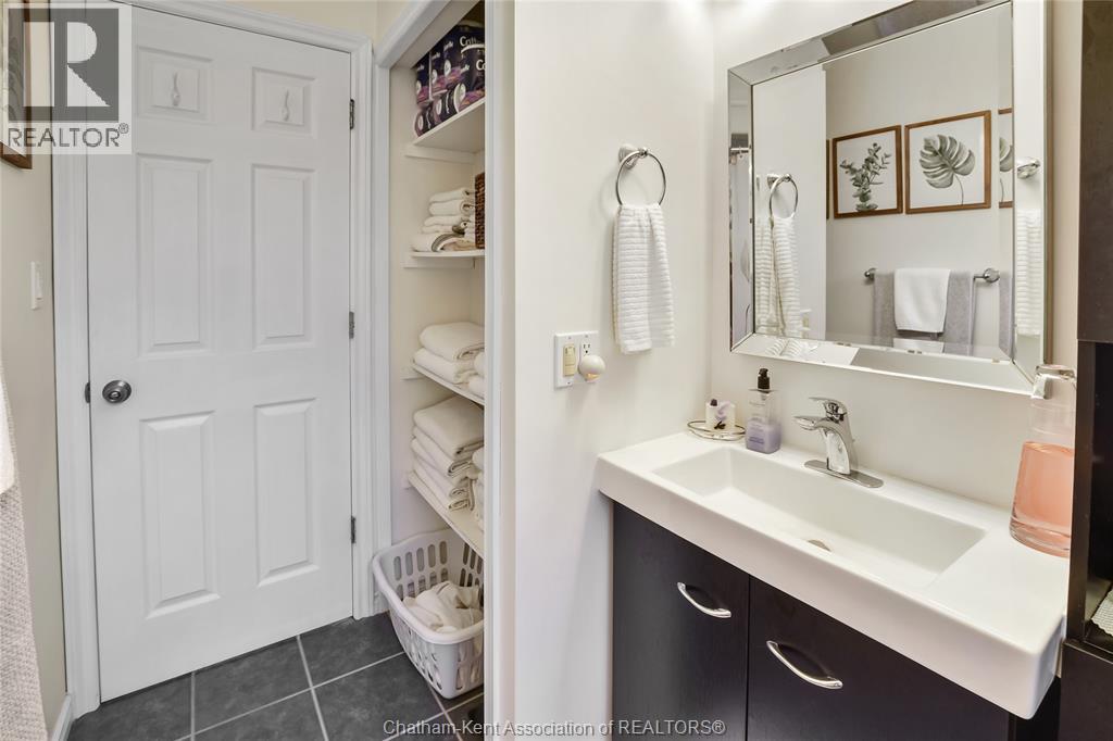8585 James STREET - 21
