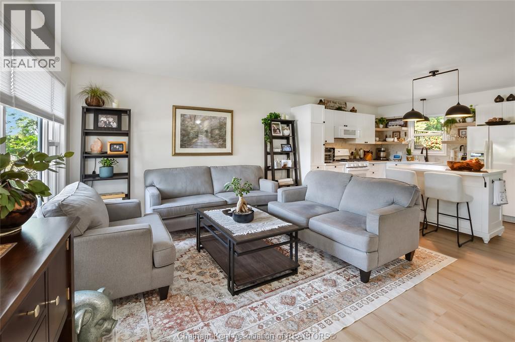 8585 James STREET - 5