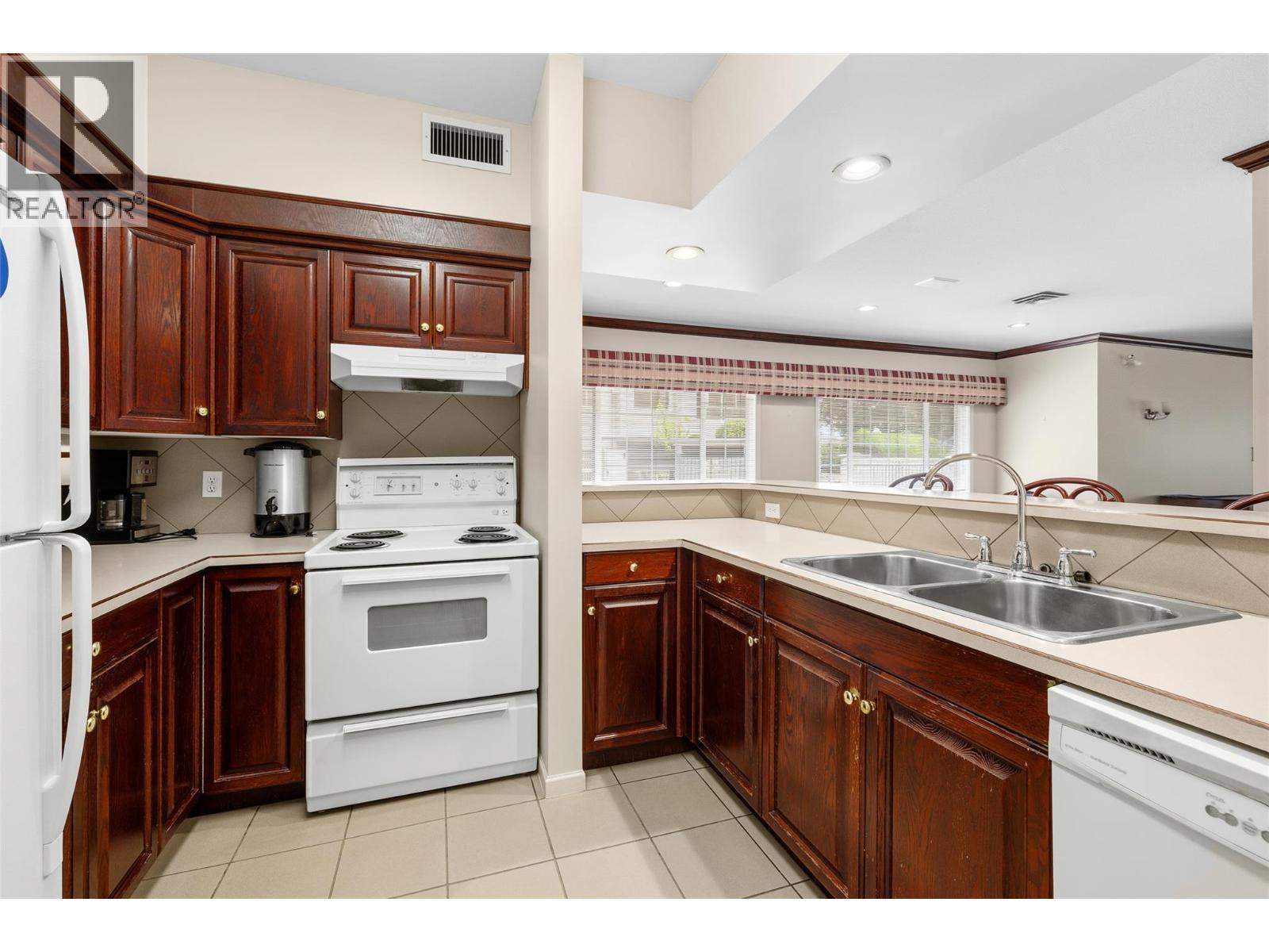 111 940 Glenwood Avenue, Kelowna