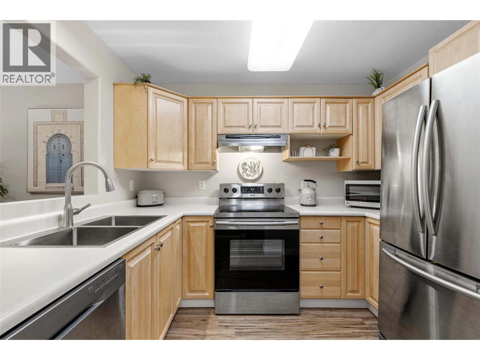 111 940 Glenwood Avenue, Kelowna
