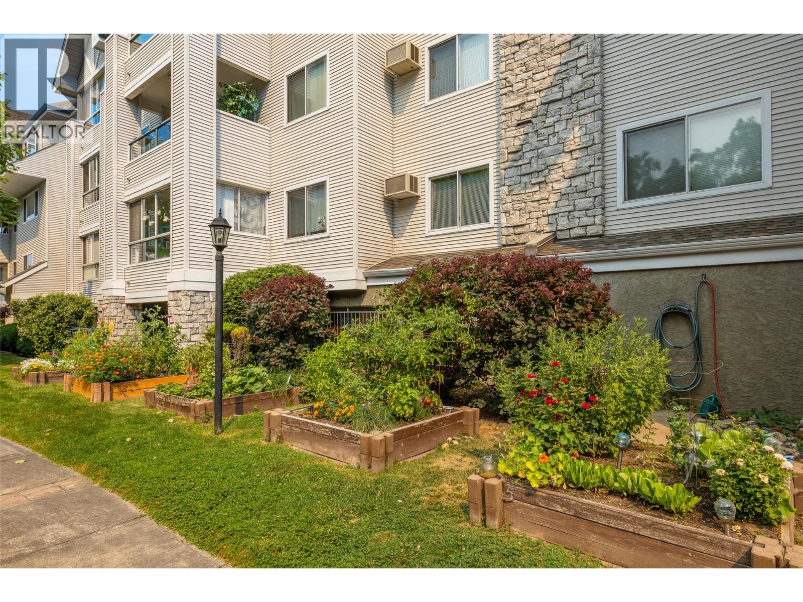 111 940 Glenwood Avenue, Kelowna
