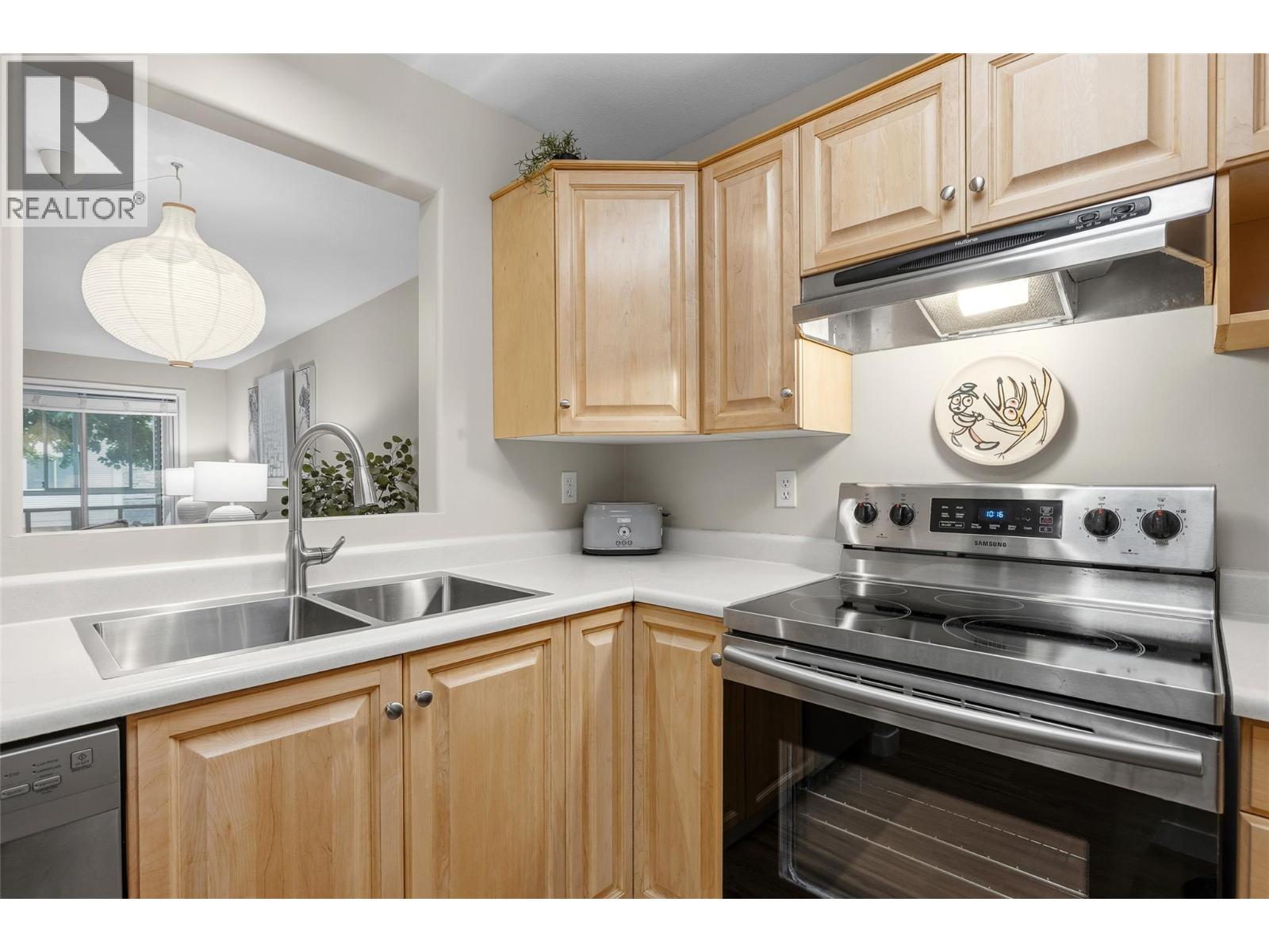 111 940 Glenwood Avenue, Kelowna