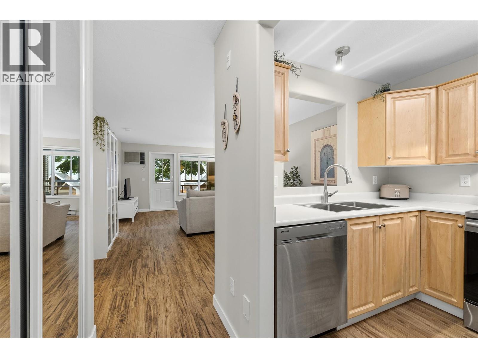 111 940 Glenwood Avenue, Kelowna