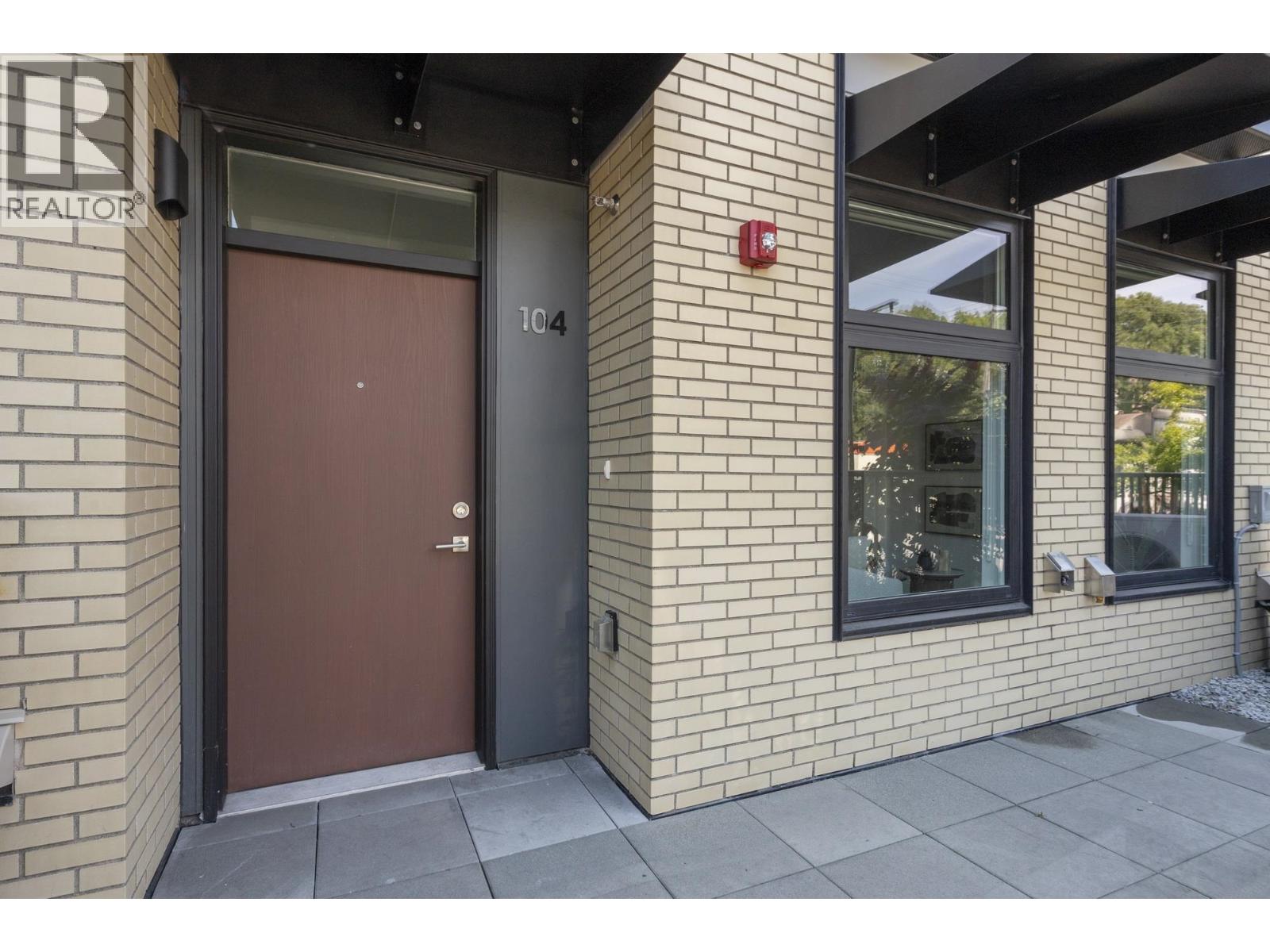 104 342 MOUNTAIN HIGHWAY, North Vancouver