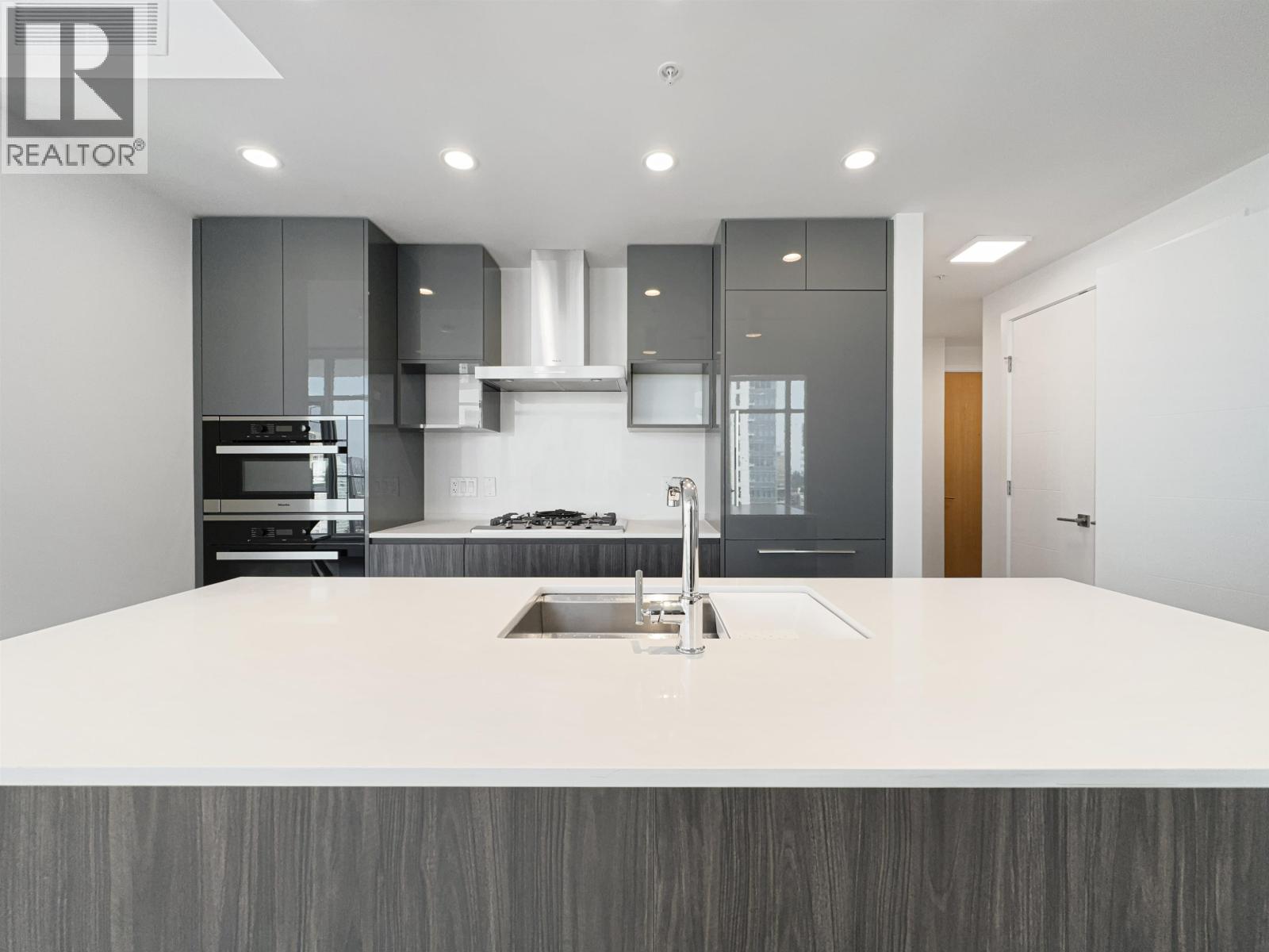 3 Bed, 2 Bath House for Rent in Burnaby – 19xx 6511 SUSSEX AVENUE, Burnaby – MLS# R3153278 - Image 2