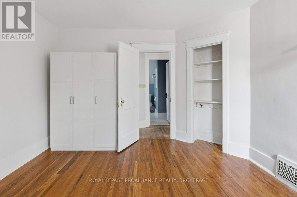 256 COLLINGWOOD STREET - 19