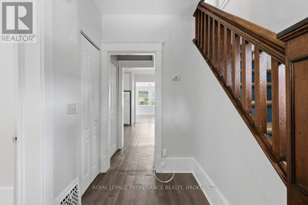256 COLLINGWOOD STREET - 6