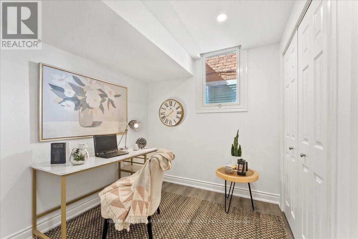 24 FERNBANK PLACE - 22