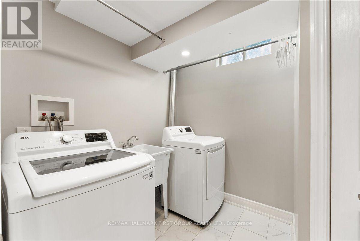 24 FERNBANK PLACE - 24