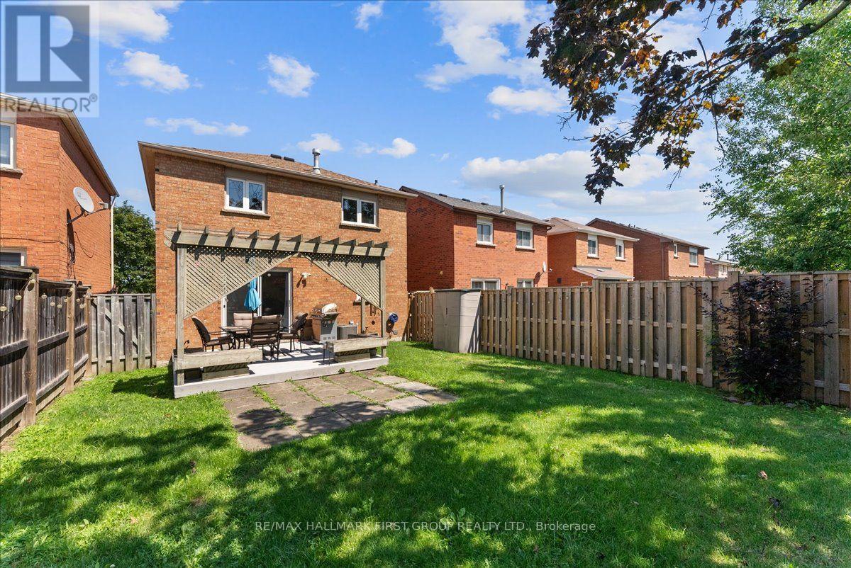 24 FERNBANK PLACE - 26