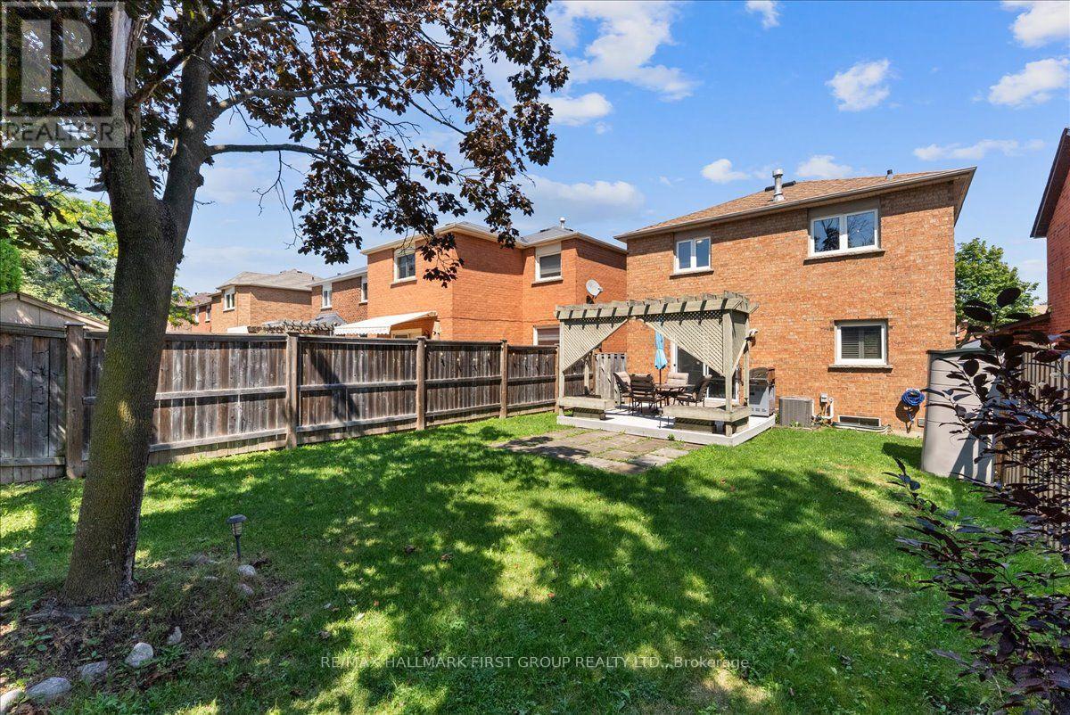 24 FERNBANK PLACE - 27