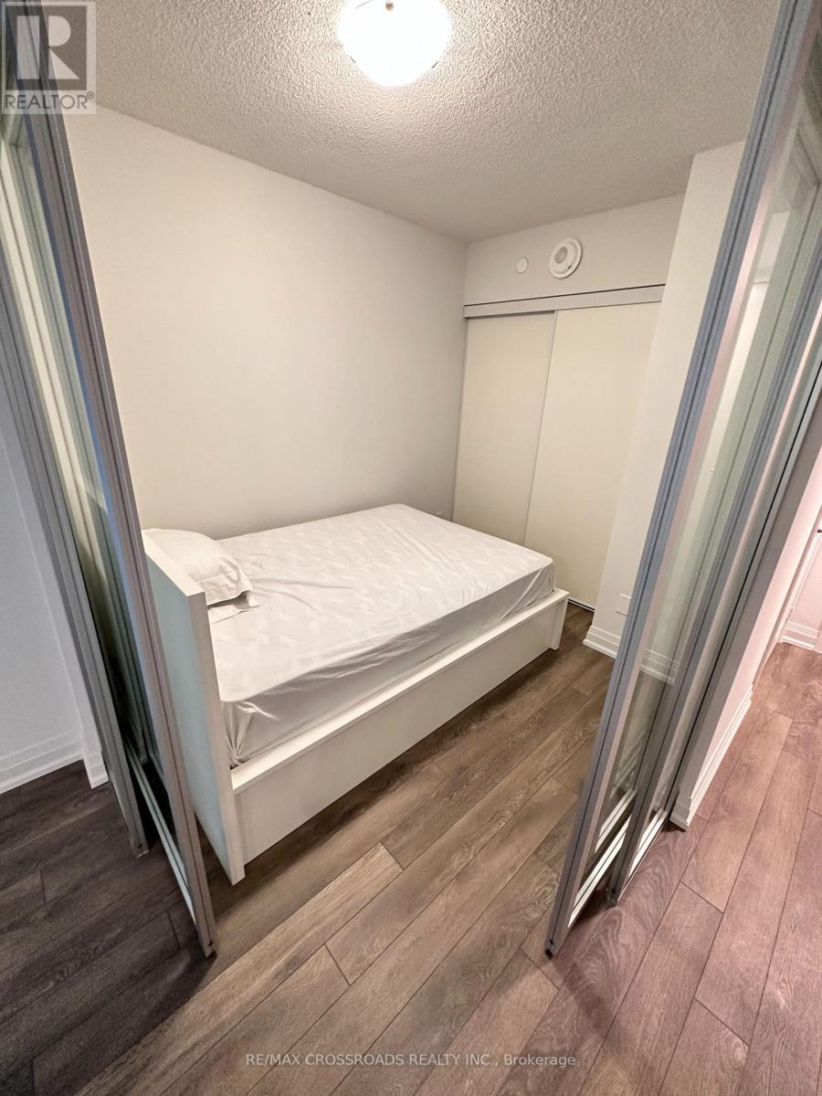 #633 20 MEADOWGLEN PLACE - 12