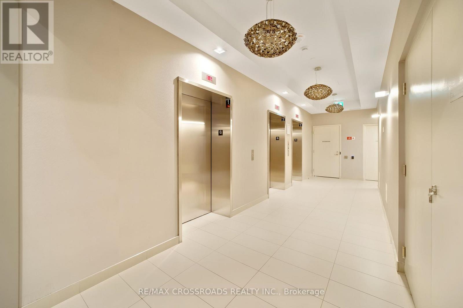 #633 20 MEADOWGLEN PLACE - 6