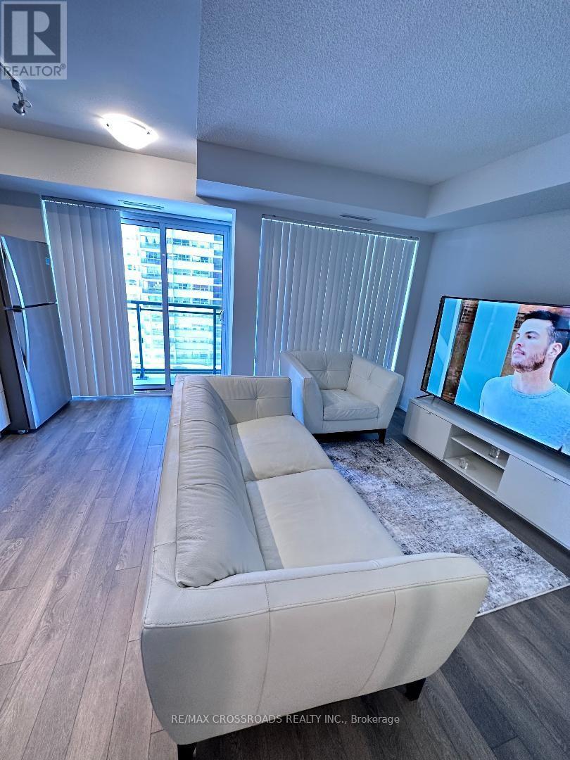 #633 20 MEADOWGLEN PLACE - 8