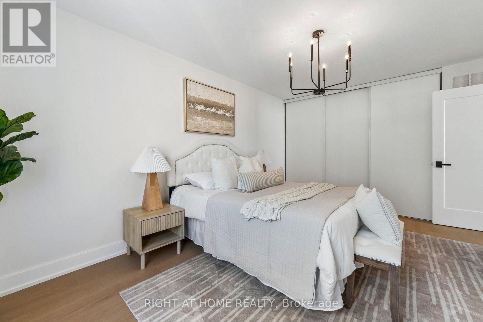 16 IAN FLEMING CRESCENT - 27