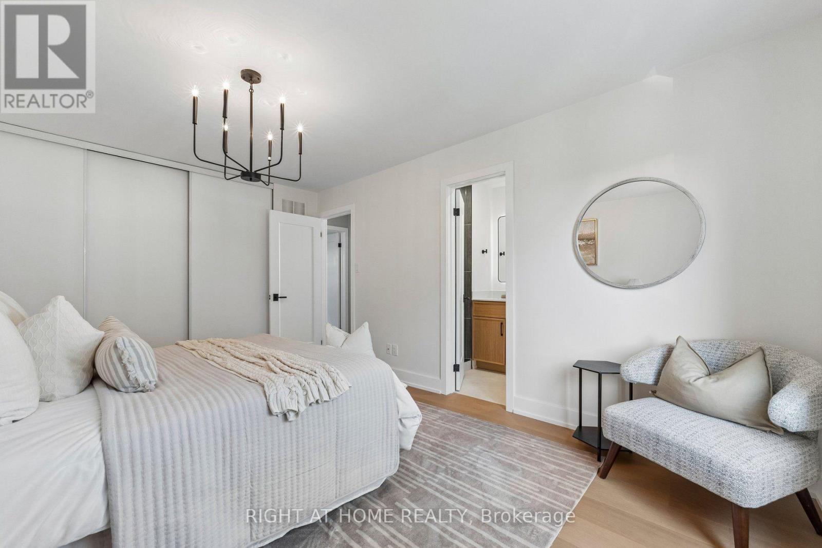 16 IAN FLEMING CRESCENT - 28