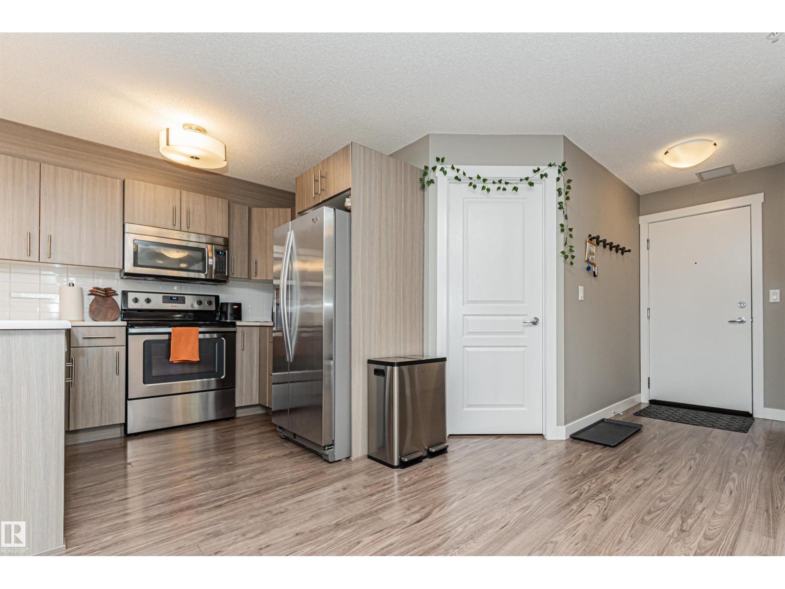 #310 2229 44 AV NW - 11