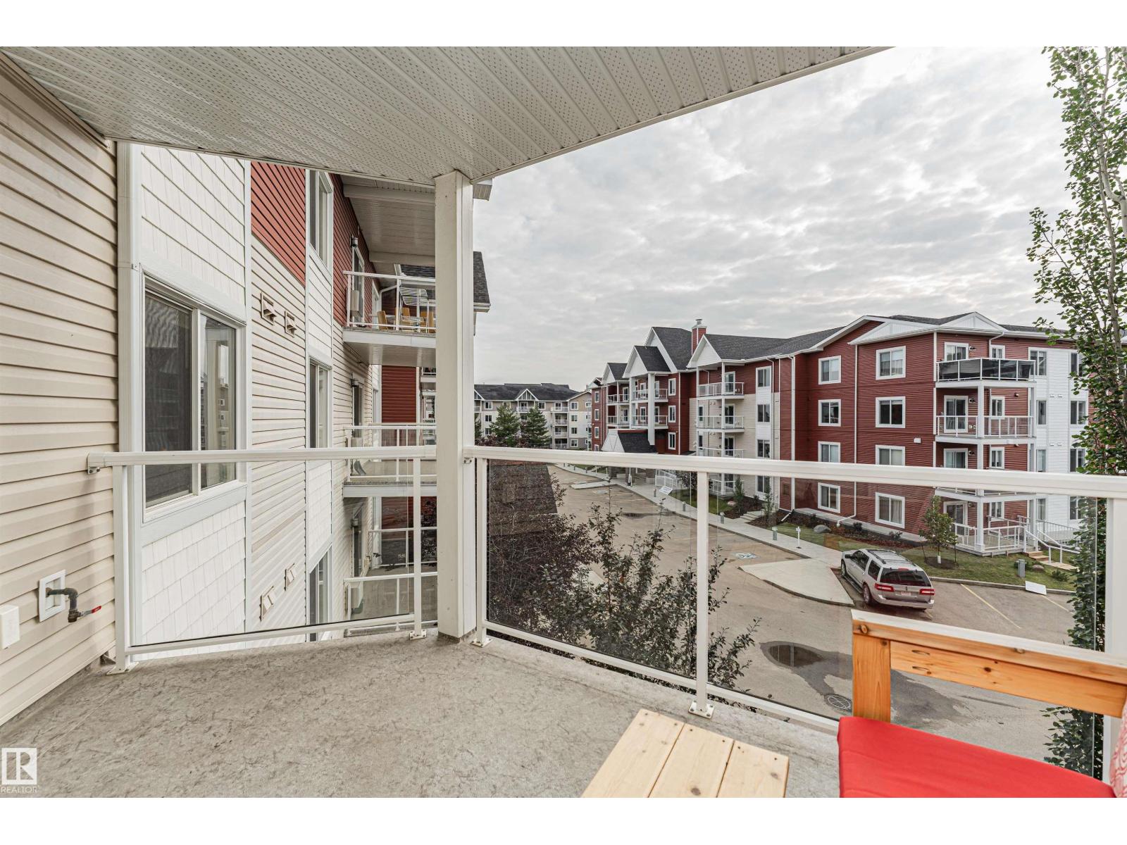 #310 2229 44 AV NW - 25