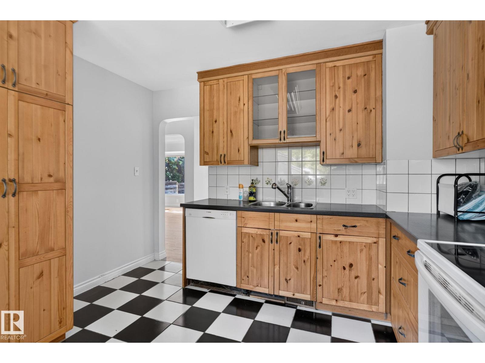 10508 67 AV NW - Image 31