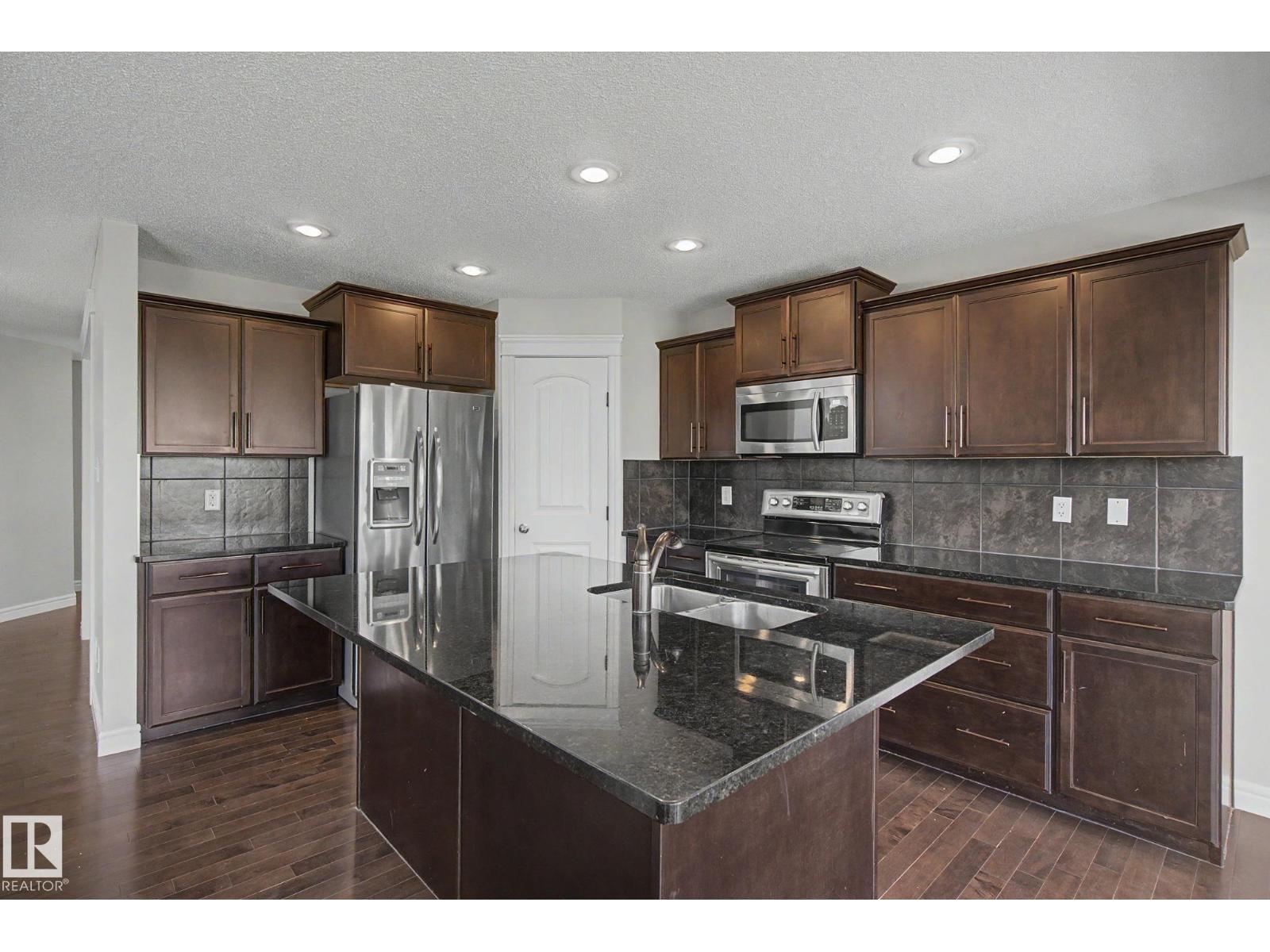15868 10 AV SW - 15