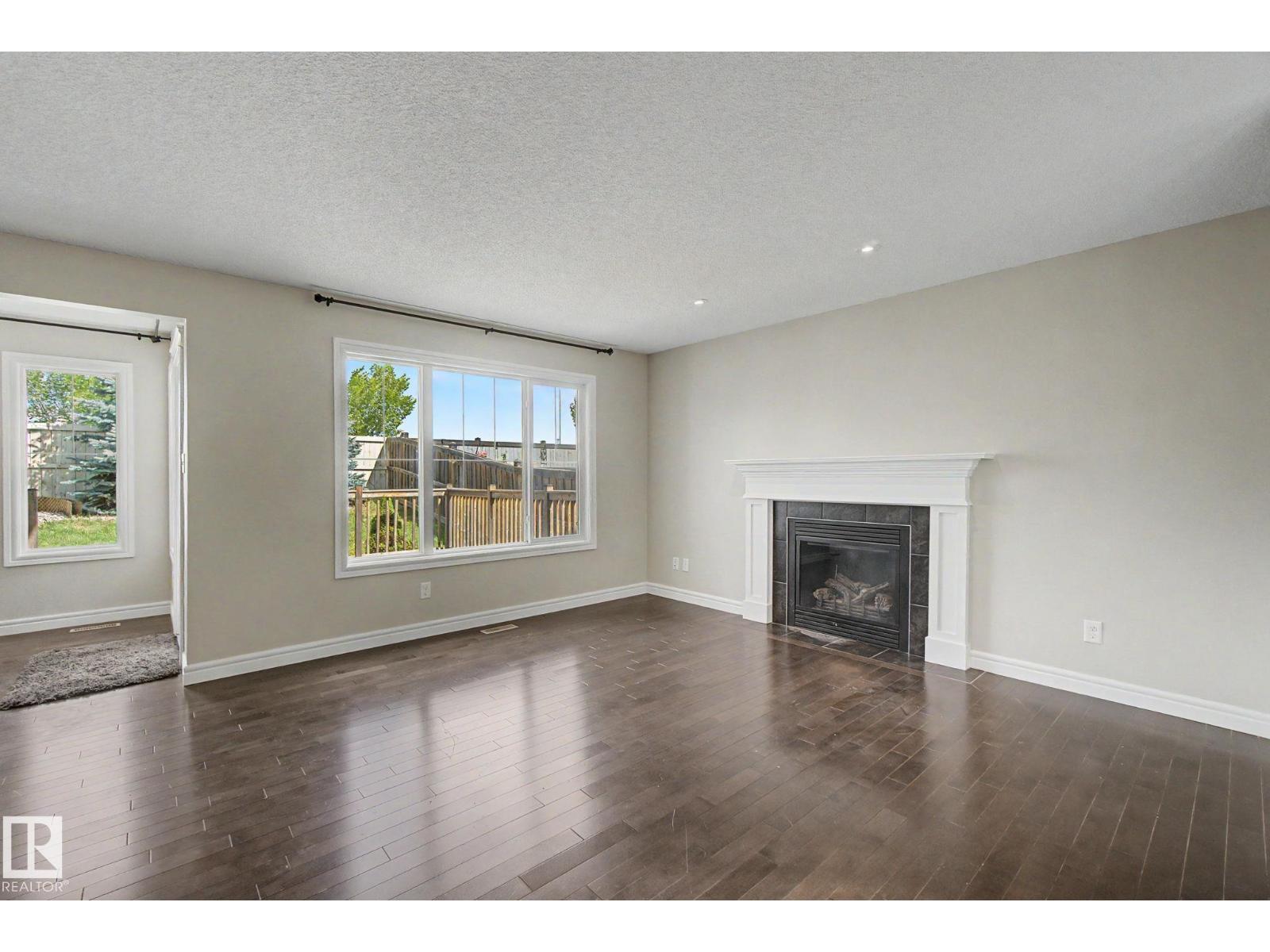 15868 10 AV SW - 10