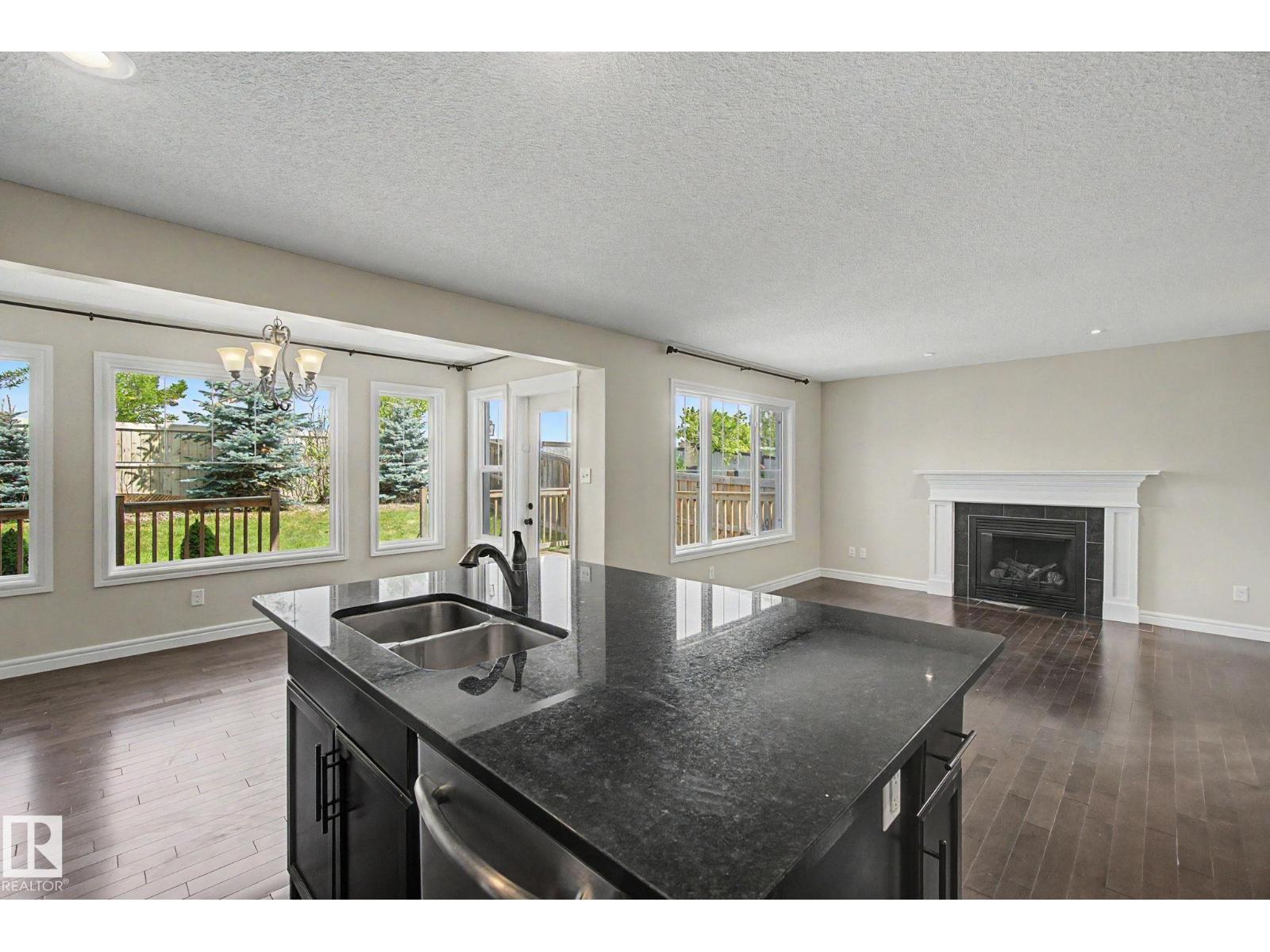 15868 10 AV SW - 18