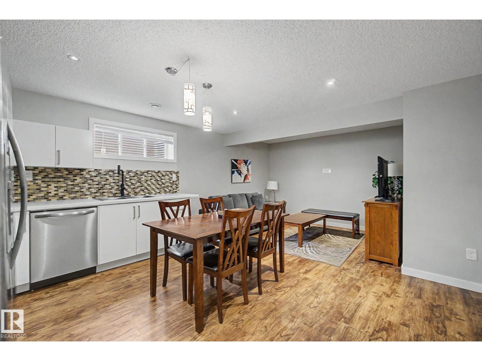15868 10 AV SW - 45