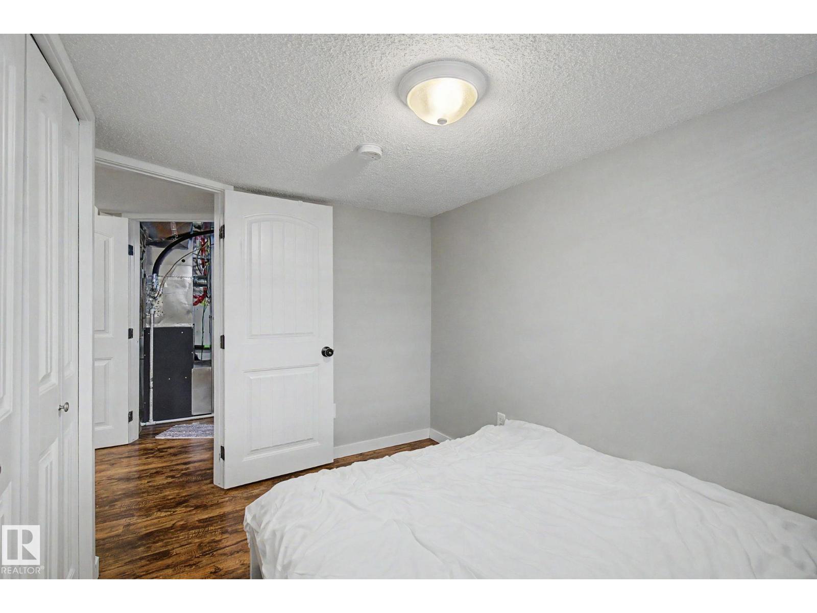 15868 10 AV SW - 59