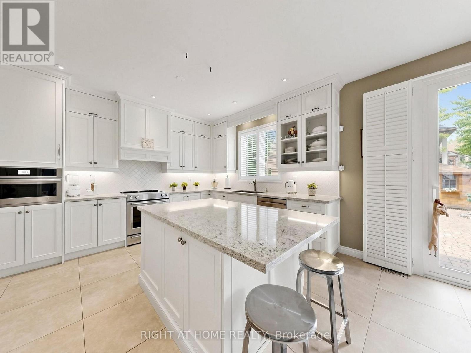 32 LAKE FOREST DRIVE - 15