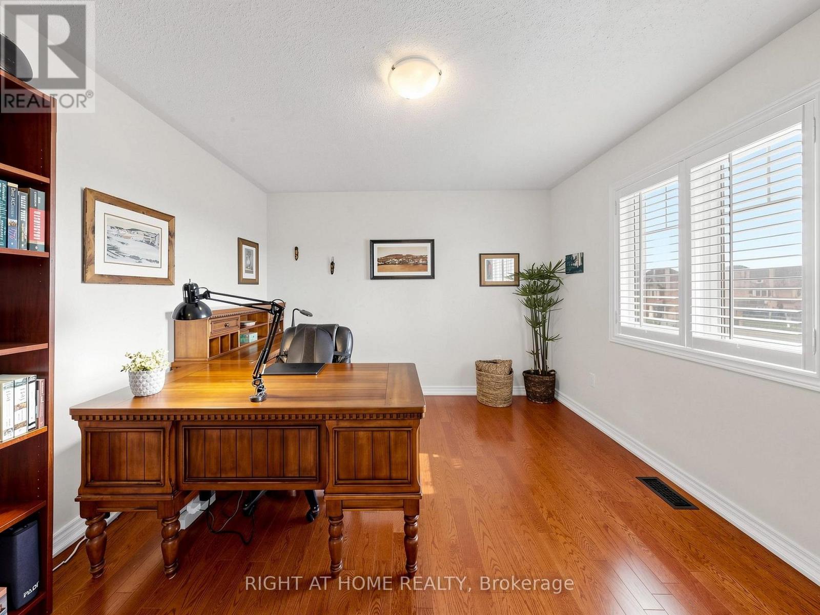 32 LAKE FOREST DRIVE - 26