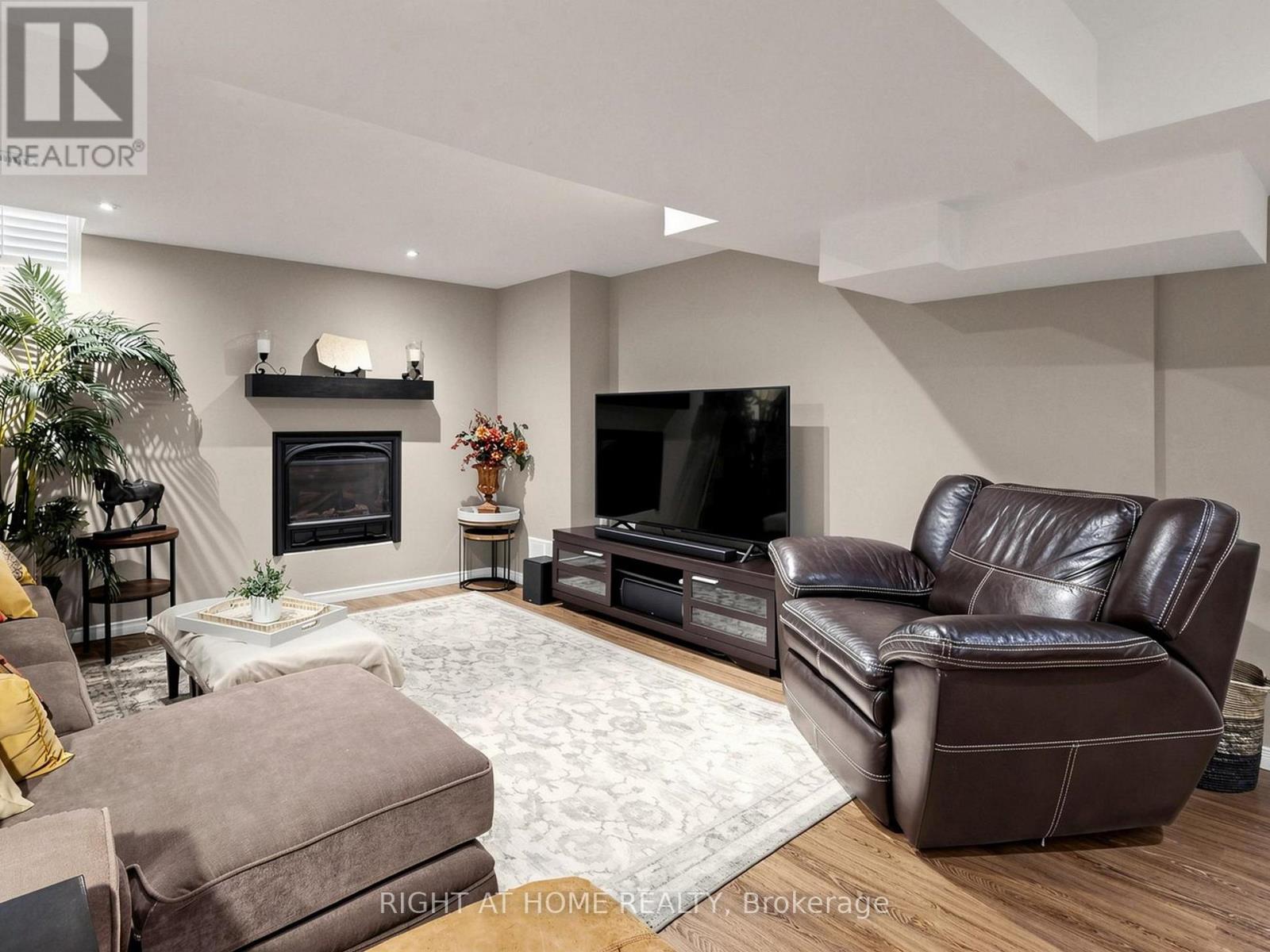 32 LAKE FOREST DRIVE - 28