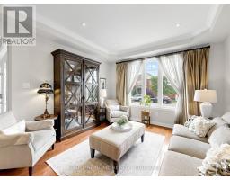 Family room - 32 Lake Forest Drive, Richmond Hill, ON L4E0B2 Photo 10