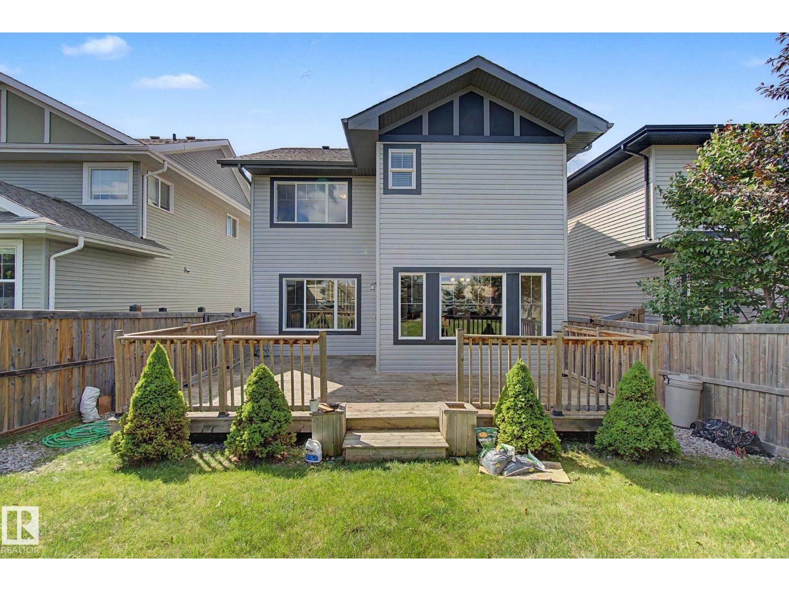 15868 10 AV SW - 64