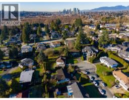 7158 Cardinal Court, Burnaby, BC V5A1Y7 Photo 10