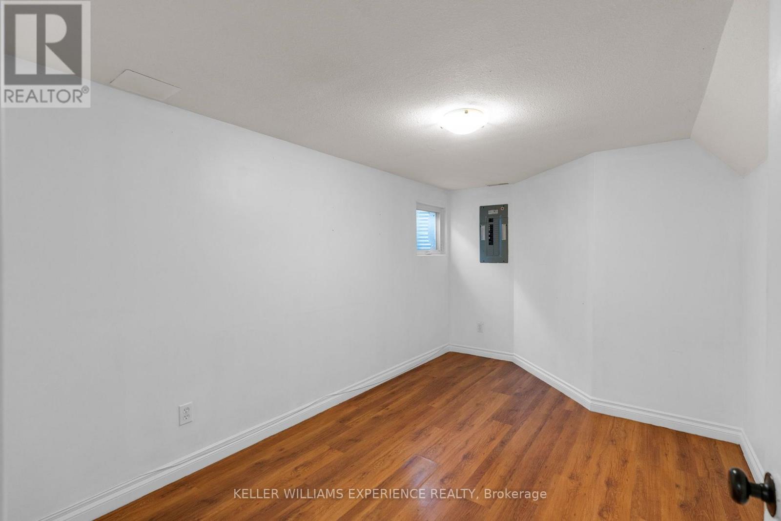 49 DAPHNE CRESCENT - 21