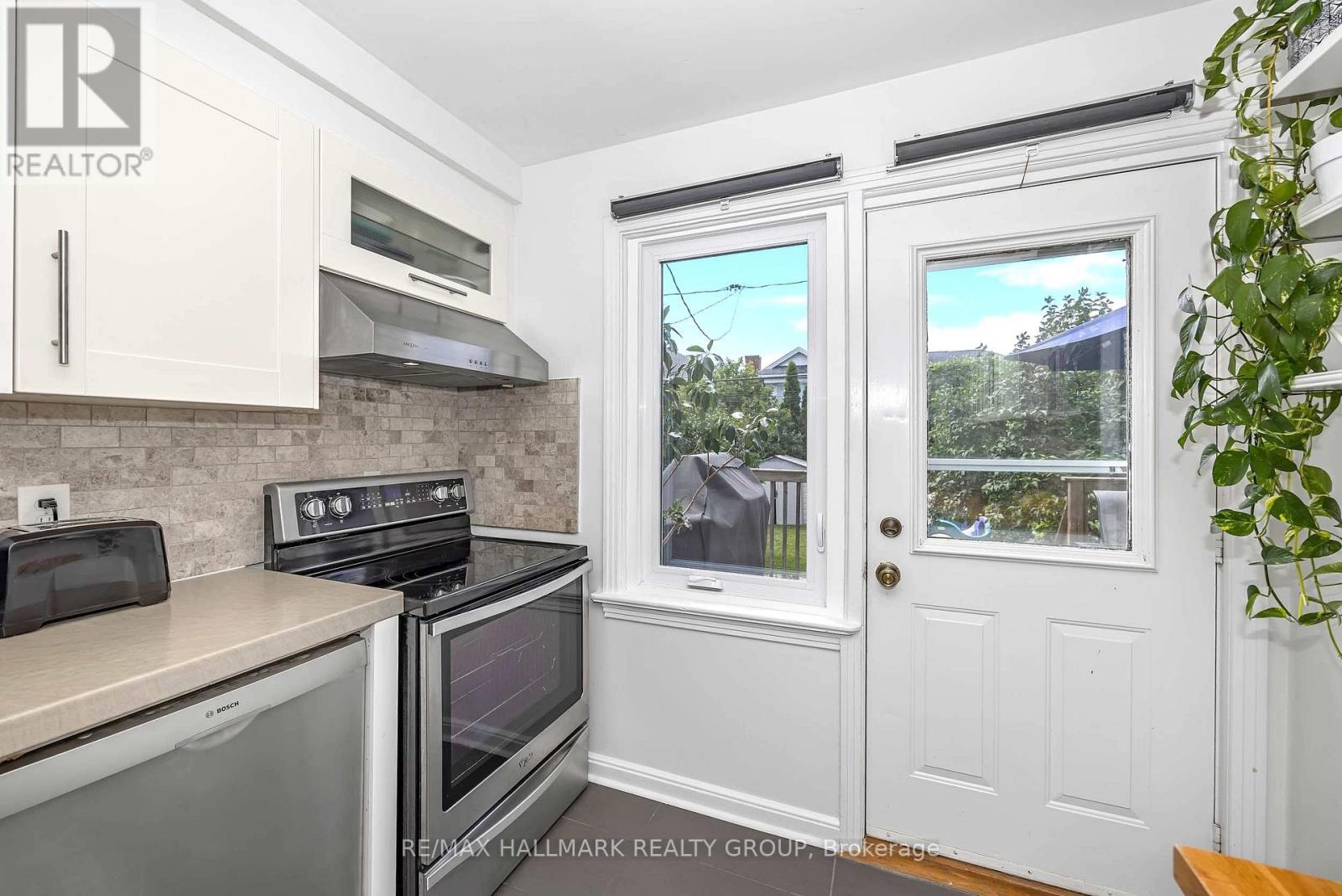 3 Bed, 2 Bath House for Sale in Ottawa – 2100 BLOSSOM DRIVE, Ottawa – MLS# X13644696 - Image 15