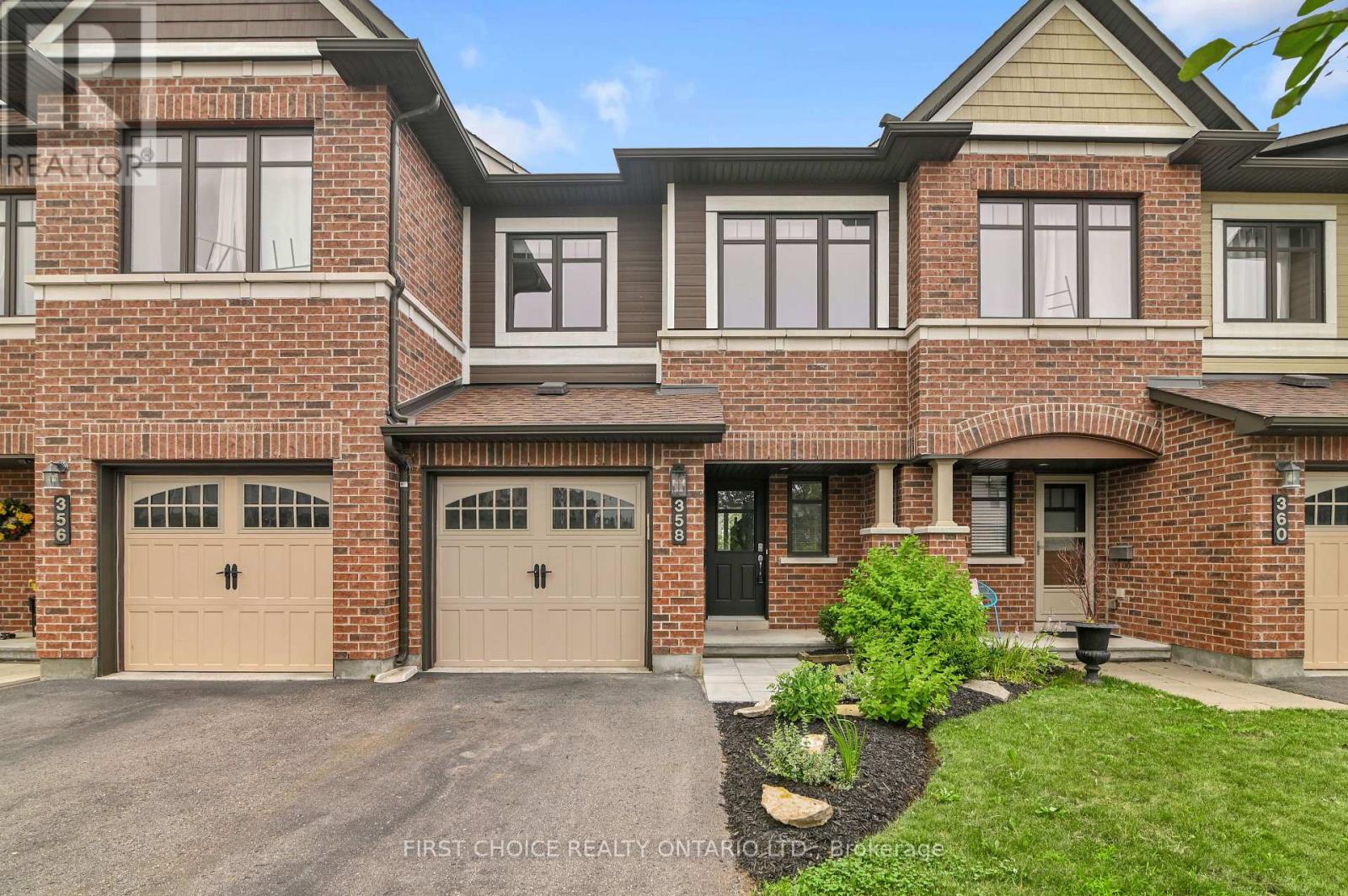 Beautiful Professionally painted 3 beds, 2.5 baths