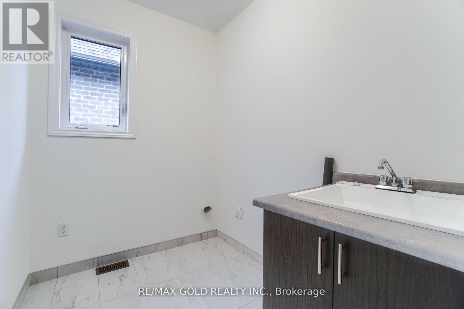 26 DEL GRAPPA STREET - 35