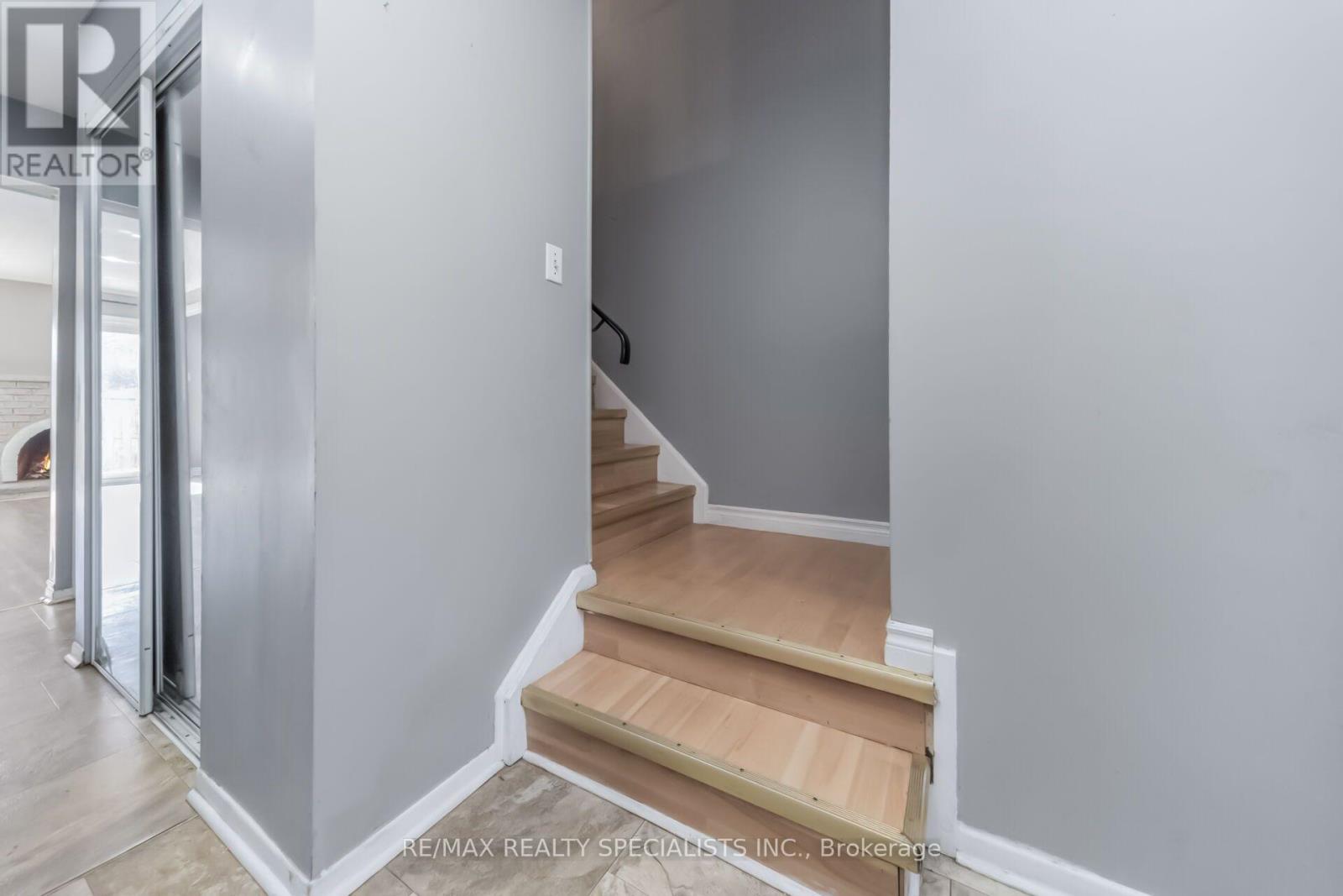 33 GREENWICH CIRCLE - 21