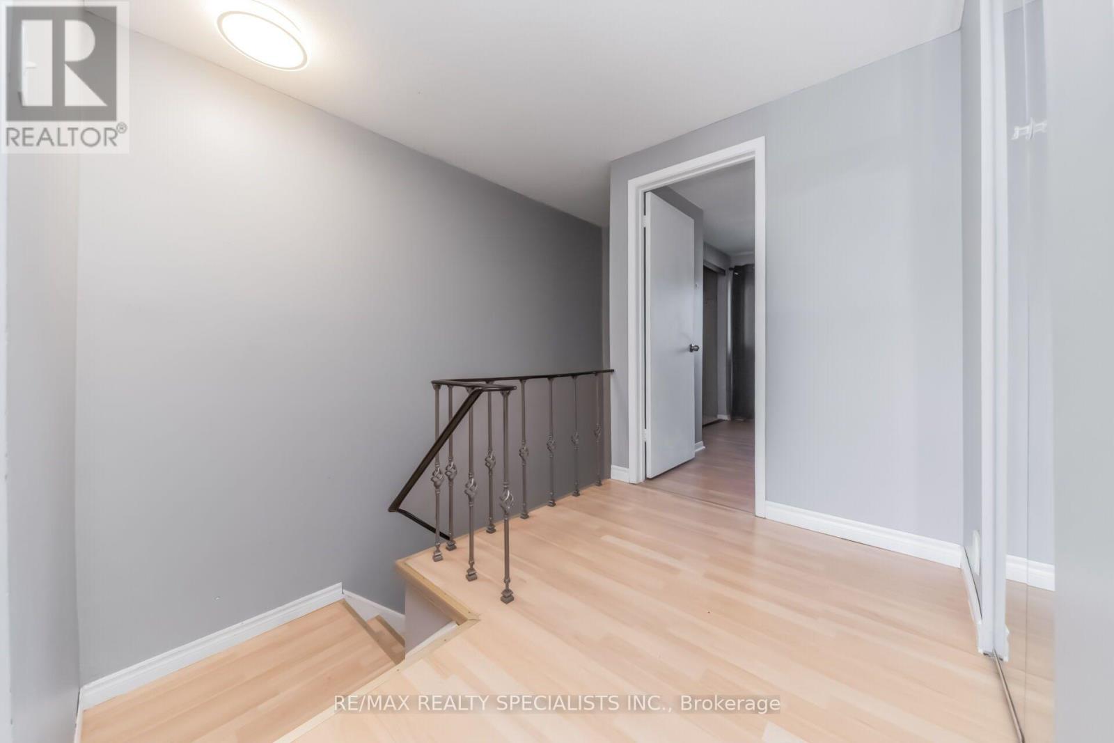 33 GREENWICH CIRCLE - 23