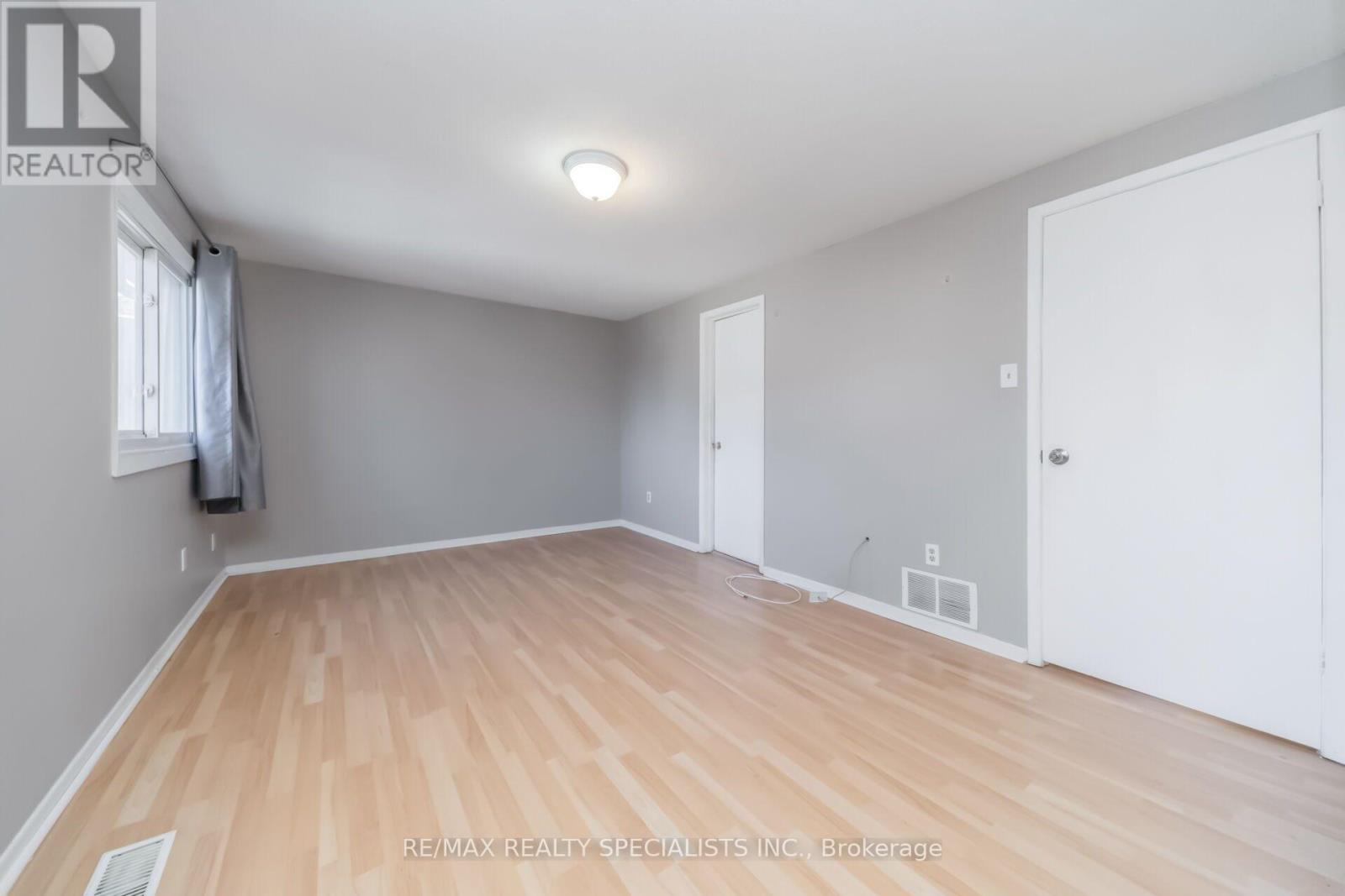 33 GREENWICH CIRCLE - 25