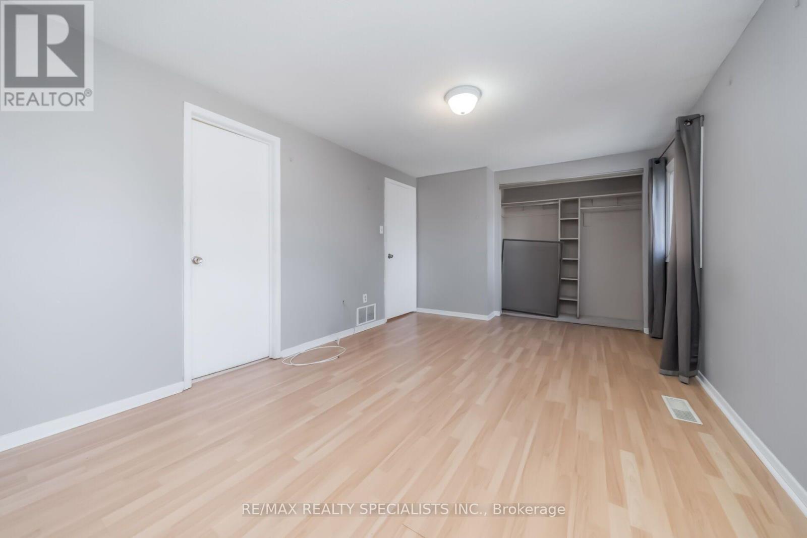 33 GREENWICH CIRCLE - 26