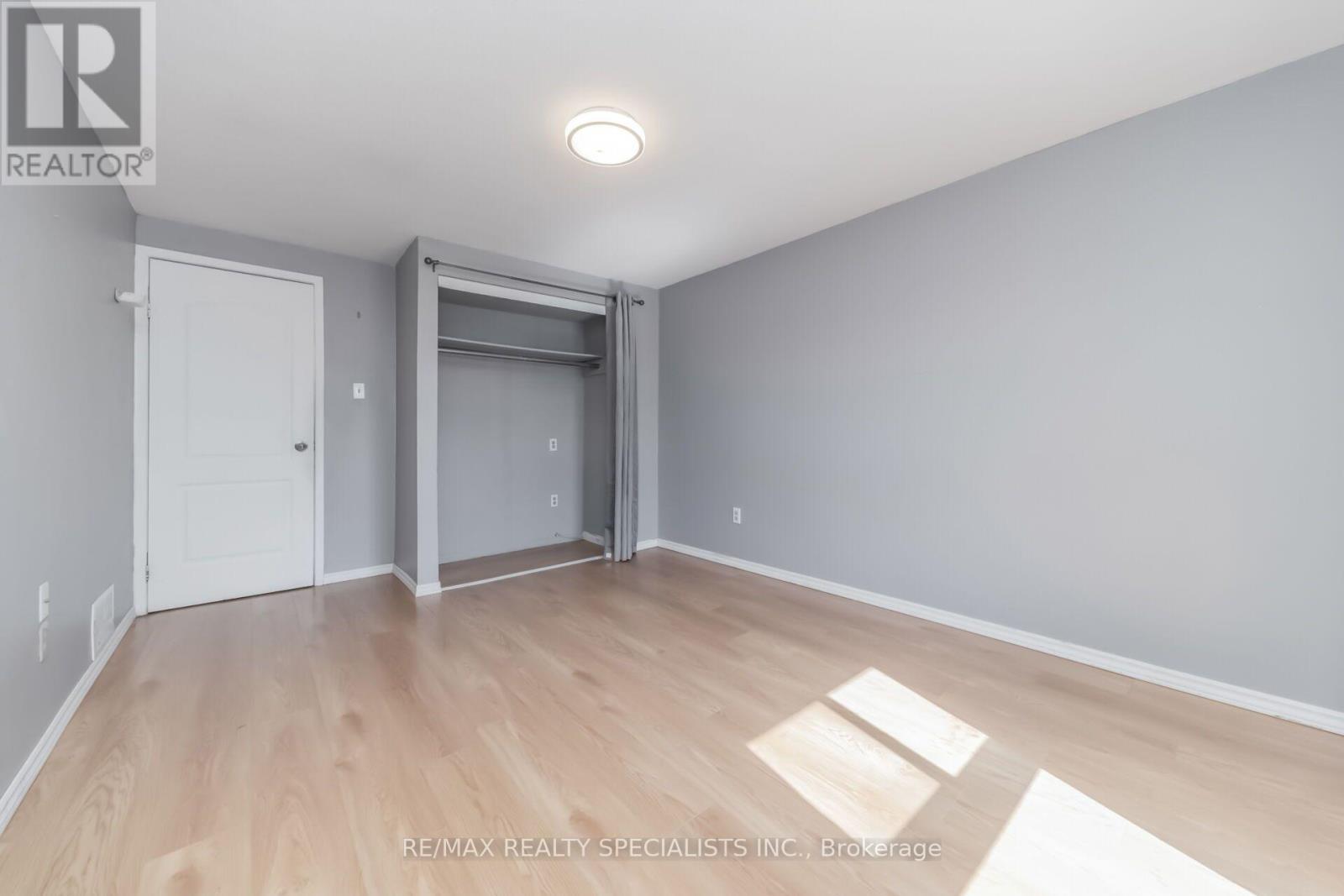 33 GREENWICH CIRCLE - 31