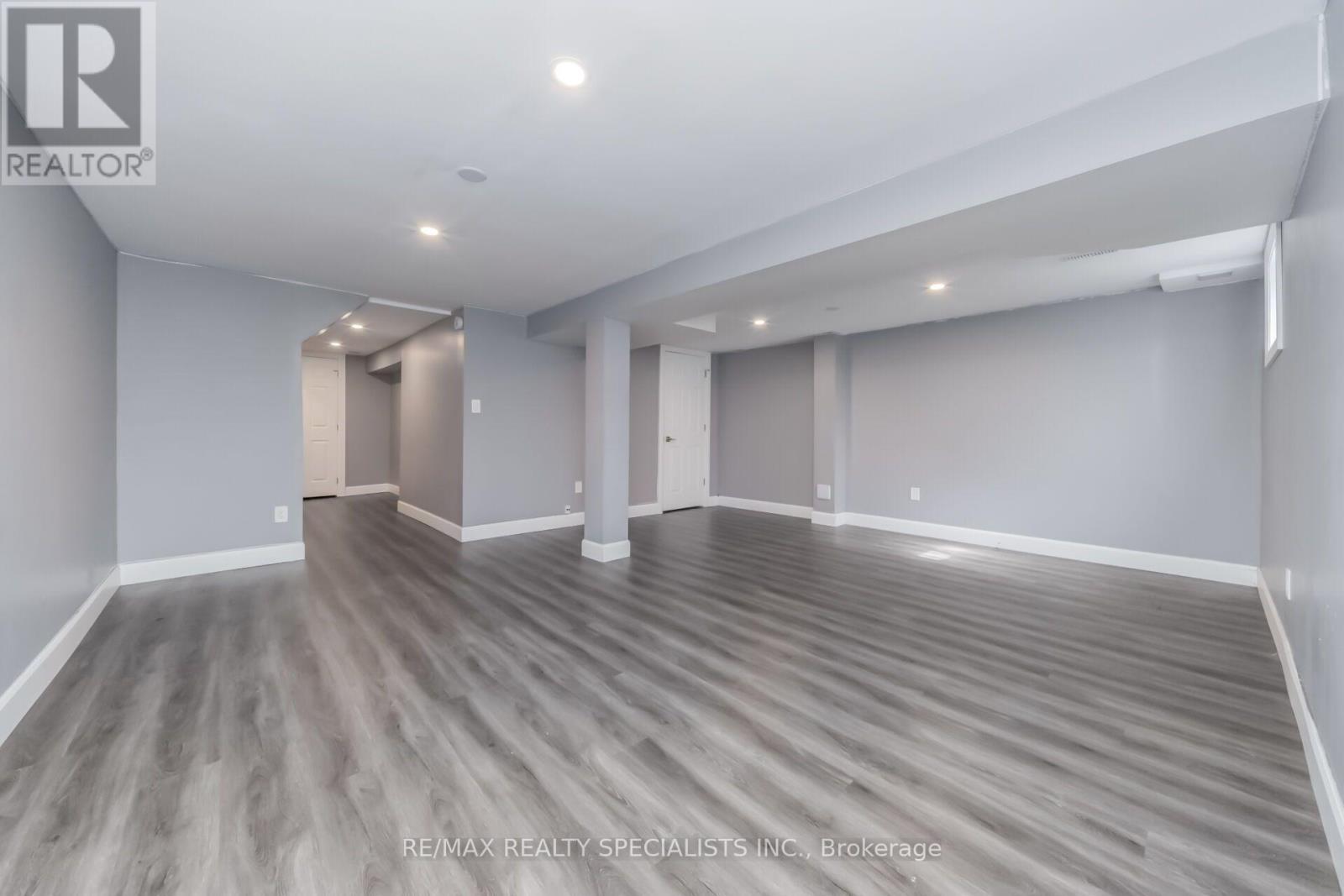 33 GREENWICH CIRCLE - 36