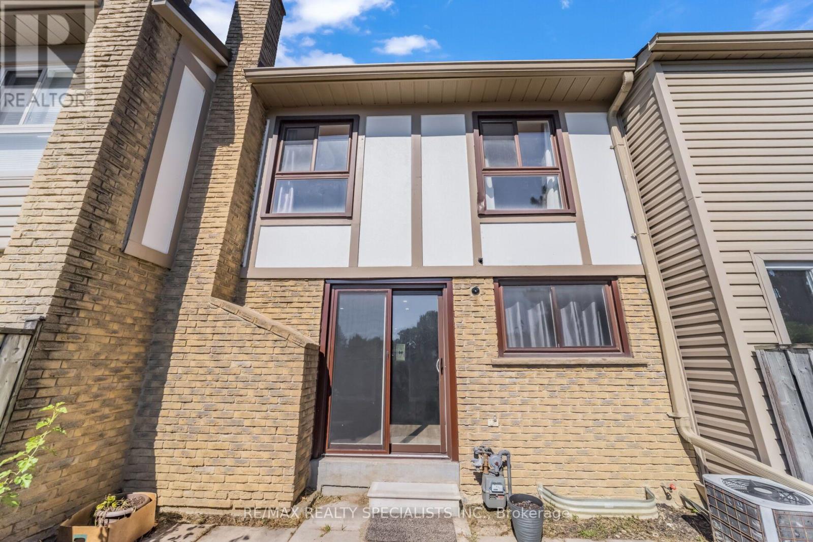 33 GREENWICH CIRCLE - 41